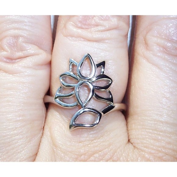 925 STERLING SILVER Large Lotus Flower Ring - Picture 3 of 16